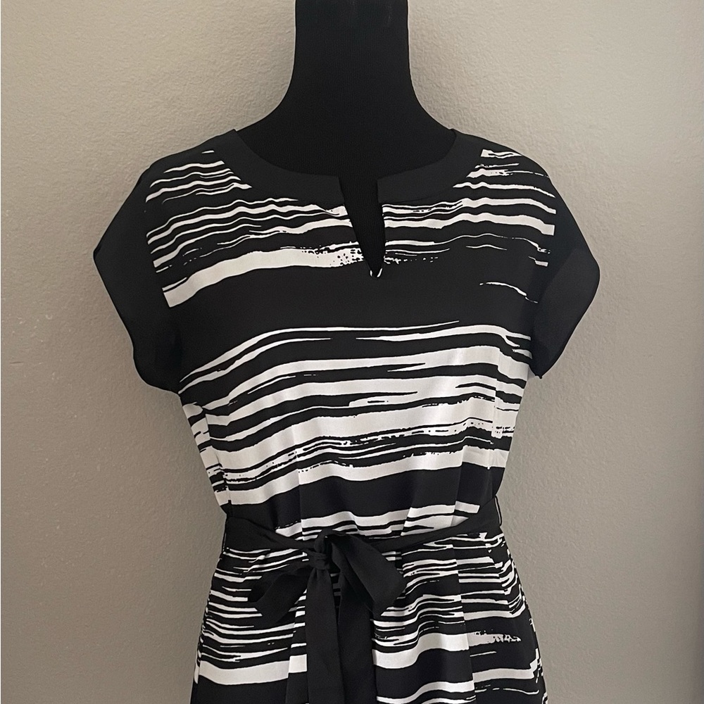NEW YORK & COMPANY BLOUSE